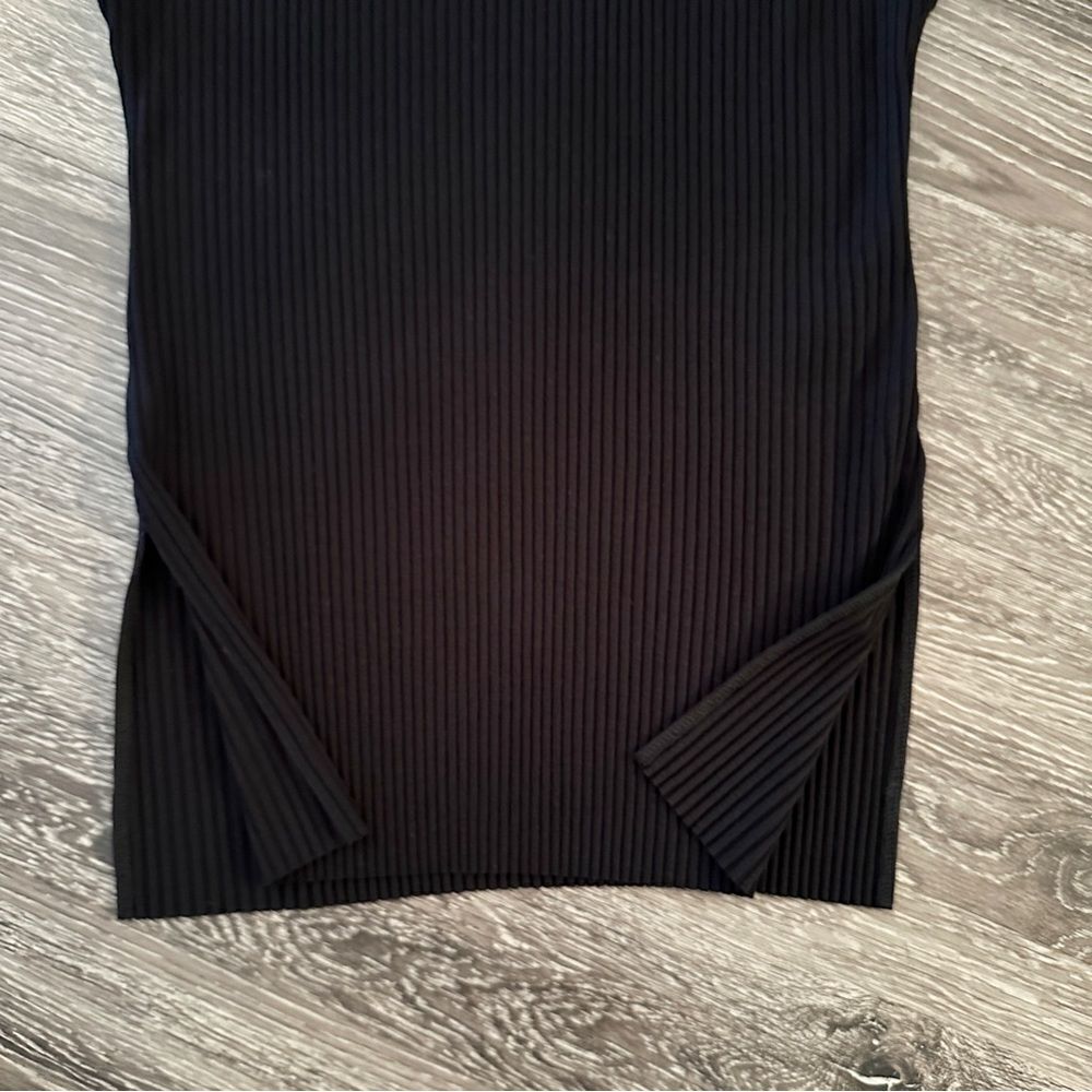 Cale Ribbed High Neck Sleeveless top - Picture 2 of 8